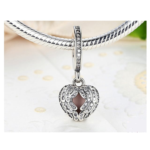 925 Silver Heart Pendant Charms bead Material : 925 silver Sets with white cystals Dimension : 1 x 2.4 cm Hole Diameter : 0.4 cm