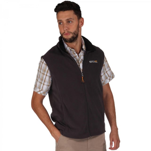 Durable and cosy, our Tobias II men's fleece bodywarmer is perfectly versatile for outdoor adventures. The Symmetry fleece provides long-lasting wear, whether trekking in the hills or walking the dog in the countryside. Pop the bulk-free bodywarmer on for a convenient midlayer. Pull down the zip neck for instant air flow. Wear under insulated jackets in colder weather.