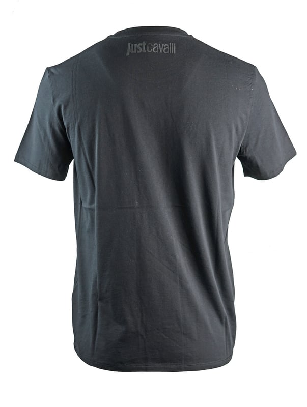 Just Cavalli zwart T-shirt met vervaagd logo. Gewoon Cavalli zwart T-shirt. 92% katoen, 8% elastaan. Groot motief op de voorkant van het T-stuk. Ronde hals. Stijl: S03GC0514 N20663 900