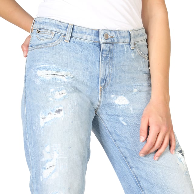 Geslacht: Vrouw <br> Type: Jeans <br> Sluiting: knopen, rits <br> Externe zakken: ongedefinieerd <br> Interne zakken: ongedefinieerd <br> Zakken: 4 <br> Materiaal: katoen 100% <br> Wassen: wassen op 30° C <br> Modelhoogte, cm: 176 <br> Model draagt maat: 28