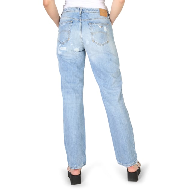 Geslacht: Vrouw <br> Type: Jeans <br> Sluiting: knopen, rits <br> Externe zakken: ongedefinieerd <br> Interne zakken: ongedefinieerd <br> Zakken: 4 <br> Materiaal: katoen 100% <br> Wassen: wassen op 30° C <br> Modelhoogte, cm: 176 <br> Model draagt maat: 28