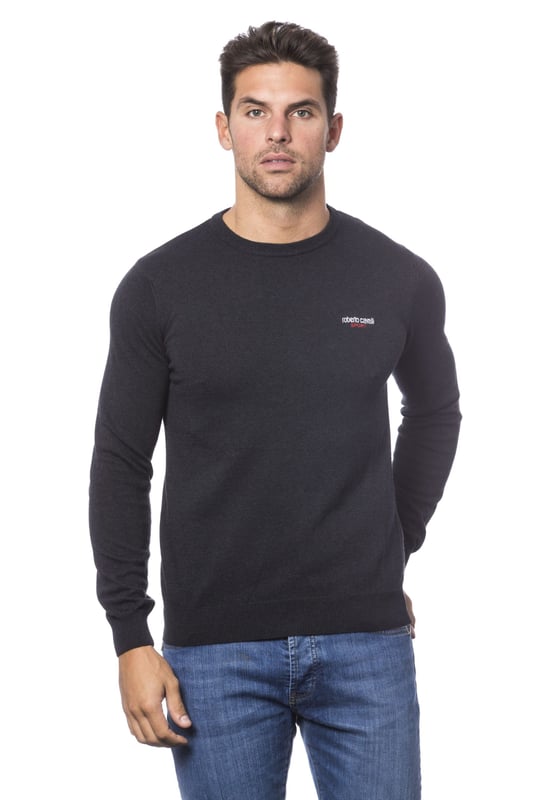 Roberto Cavalli Sport FSX600-05002-M Tack vare sin klassiska och tidlösa design är denna svarta crew-neck tröja ett mångsidigt plagg för varje man. Slim fit. 50% nylon, 40% viskos, 10% ull.