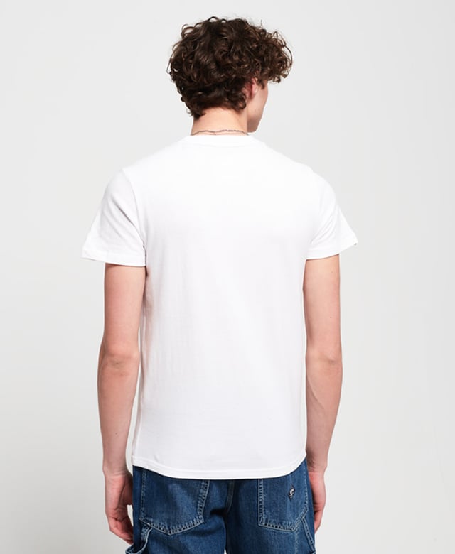 Superdry men's High Flyers hyper classics t-shirt. This classic styled t-shirt features short sleeves, a crew neckline and a cracked print logo across the chest. Finished with a Superdry logo tab on one sleeve.
