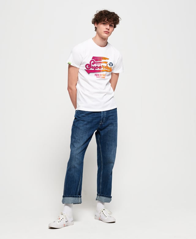 Superdry men's High Flyers hyper classics t-shirt. This classic styled t-shirt features short sleeves, a crew neckline and a cracked print logo across the chest. Finished with a Superdry logo tab on one sleeve.