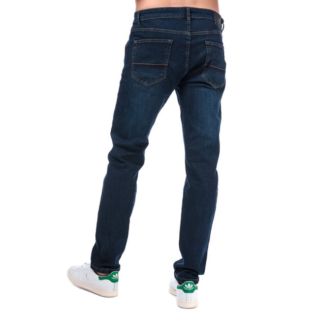 Heren Weekend Offender Tapered Fit Jeans in Denim- Knoopsluiting- Taps toelopende pasvorm- Contrasterende stiksels- Vijf zakken ontwerp- Stretch materiaal zorgt voor een comfortabelere pasvorm- Branding op achterkant taille- 99% Katoen 1% Elastan. Machinaal wasbaar- Ref: WDE01TDV