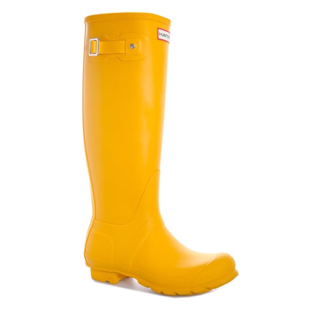 Womens Hunter Original Tall Wellington Boots in geel.<BR><BR>De iconische waterdichte wellington laars.<BR>- Gevulkaniseerd rubberen bovenwerk.<BR>- Gesp detail.<BR>- Matte afwerking.<BR>- Voorgevormd voetbed.<BR>- Antislip rubberen zool met origineel profiel.<BR>- Hunter merk tab aan de voorzijde.<BR>- Veeg schoon.<BR>- Volledig waterdicht.<BR>- Laars hoogte 40cm (15.75in) ongeveer.<BR>- Rubber bovenkant Textiel voering Rubber zool.<BR>- Ref: WFT1000RMA-RYL<BR><BR>- Metingen zijn uitsluitend bedoeld als richtlijn.