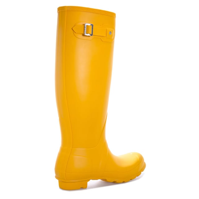 Womens Hunter Original Tall Wellington Boots in geel.<BR><BR>De iconische waterdichte wellington laars.<BR>- Gevulkaniseerd rubberen bovenwerk.<BR>- Gesp detail.<BR>- Matte afwerking.<BR>- Voorgevormd voetbed.<BR>- Antislip rubberen zool met origineel profiel.<BR>- Hunter merk tab aan de voorzijde.<BR>- Veeg schoon.<BR>- Volledig waterdicht.<BR>- Laars hoogte 40cm (15.75in) ongeveer.<BR>- Rubber bovenkant Textiel voering Rubber zool.<BR>- Ref: WFT1000RMA-RYL<BR><BR>- Metingen zijn uitsluitend bedoeld als richtlijn.