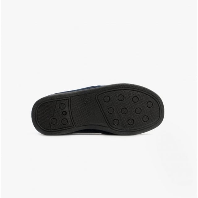 Let the youngster in your life showcase their passion with these Zedzzz junior Gamer slippers, delivered in a navy upper with a fun gaming decal and durable outsole.- Velour upper
- Twin gussets for east wear
- Slip on silhouette
- Textile Covered Injected Sole