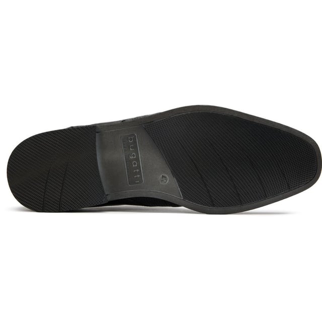 El clásico Derby con un toque moderno y cómodo, el Bugatti Logo Derby, sin duda renovará tu estilo esta temporada. Este elegante zapato de diseño, confeccionado en piel negra con detalles intrincados y con una silueta elegante y un calce flexible, también cuenta con una plantilla acolchada y la marca Bugatti para mayor comodidad y estilo característico.