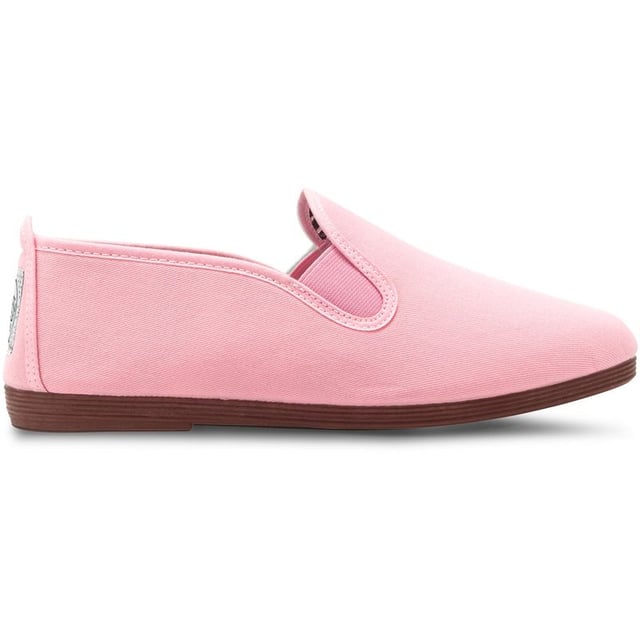 Descubre el estilo limpio y fresco de los zapatos Flossy Arnedo. Este mocasín de plimsoll para hombre mantiene el estilo clásico. La innovadora suela de goma perfumada y la elegante parte superior textil dieron en el clavo. Deslízate y disfruta de una comodidad sin preocupaciones con el suave forro de algodón y la suela flexible. Ya sea que vayas de fin de semana o fuera de la ciudad, Flossy Arnedo brinda estilo fresco y comodidad a cada paso.
