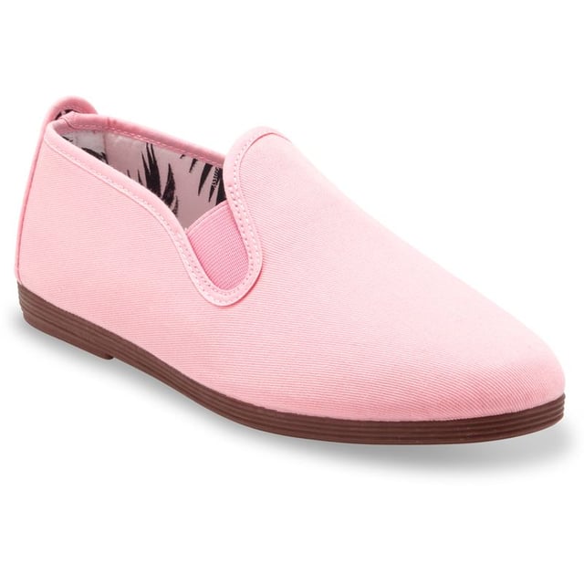 Descubre el estilo limpio y fresco de los zapatos Flossy Arnedo. Este mocasín de plimsoll para hombre mantiene el estilo clásico. La innovadora suela de goma perfumada y la elegante parte superior textil dieron en el clavo. Deslízate y disfruta de una comodidad sin preocupaciones con el suave forro de algodón y la suela flexible. Ya sea que vayas de fin de semana o fuera de la ciudad, Flossy Arnedo brinda estilo fresco y comodidad a cada paso.