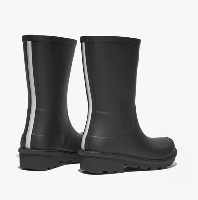 FitFlop FitFlop WONDERWELLY Kids Rain Boots Black

 Upper Material: Rubber

Lining Material: Textile

Sole Material: Rubber

Closure/Fastening: Pull-On

Features: Slip Resistant

Shoe Width: Regular

Item Weight: 1 KG

Heel Height: Flat (Under 2.5cm)

Boot Style: Wellingtons
Product Code: GH9-001