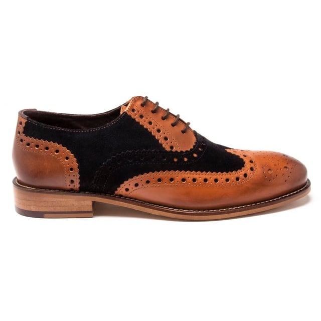 Style Gatsby, un zapato para hombre de London Brogues, es perfecto para uso informal durante todo el día. Estilo brogue clásico con parte superior de cuero de primera calidad y forro de cuero. Zapato con cordones y calcetín de piel viscoelástica para mayor comodidad. La suela flexible y liviana ofrece versatilidad.
