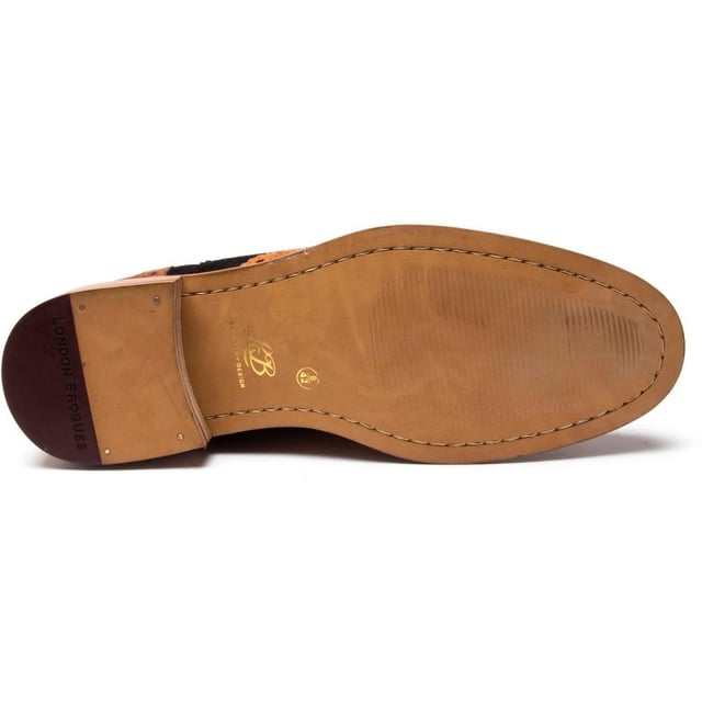 Style Gatsby, un zapato para hombre de London Brogues, es perfecto para uso informal durante todo el día. Estilo brogue clásico con parte superior de cuero de primera calidad y forro de cuero. Zapato con cordones y calcetín de piel viscoelástica para mayor comodidad. La suela flexible y liviana ofrece versatilidad.