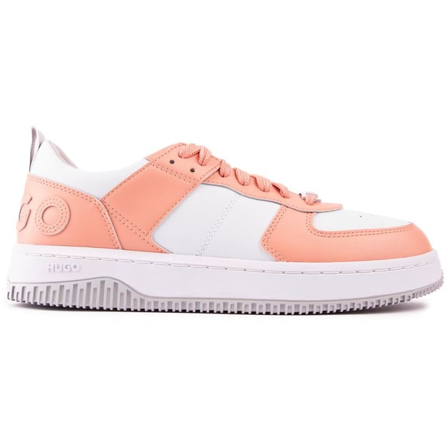 Hugo Kilian Tenn Sneaker Die ultimative Balance aus Sport und Stil. Hier ist ein HUGO Sneaker, mit einem zeitgemäßen, frischen Designer-Look und Retro-Vibes. Der sportliche Kilian Tenn Sportschuh ist super bequem und top trendig und wird durch das charakteristische Branding und die HUGO-Qualität hervorgehoben.