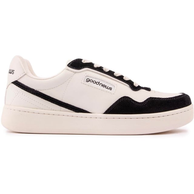 The Mack is a court shoe with retro vibes and innovative sustainability. The sneaker is made from vegan materials such as BioVeg and recycled plastic bottles. A step in the right direction, towards a hopeful future, with this comfy, stylish and sustainable shoe from Good News.