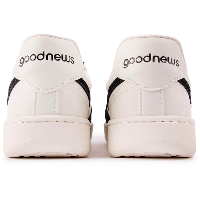 The Mack is a court shoe with retro vibes and innovative sustainability. The sneaker is made from vegan materials such as BioVeg and recycled plastic bottles. A step in the right direction, towards a hopeful future, with this comfy, stylish and sustainable shoe from Good News.
