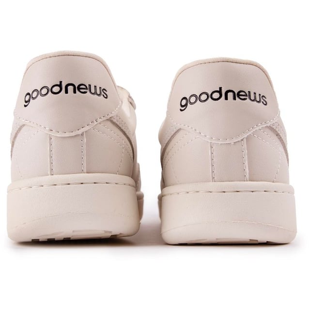 The Mack is a court shoe with retro vibes and innovative sustainability. The sneaker is made from vegan materials such as BioVeg and recycled plastic bottles. A step in the right direction, towards a hopeful future, with this comfy, stylish and sustainable shoe from Good News.