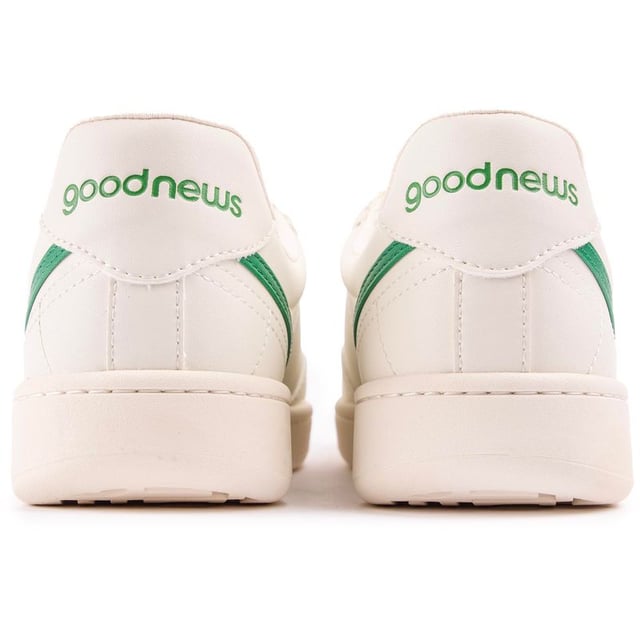 El Mack es un zapato de corte con vibras retro y una sostenibilidad innovadora. La zapatilla está hecha de materiales veganos como BioVeg y botellas de plástico recicladas. Un paso en la dirección correcta, hacia un futuro esperanzador, con este zapato cómodo, elegante y sostenible de Good News.