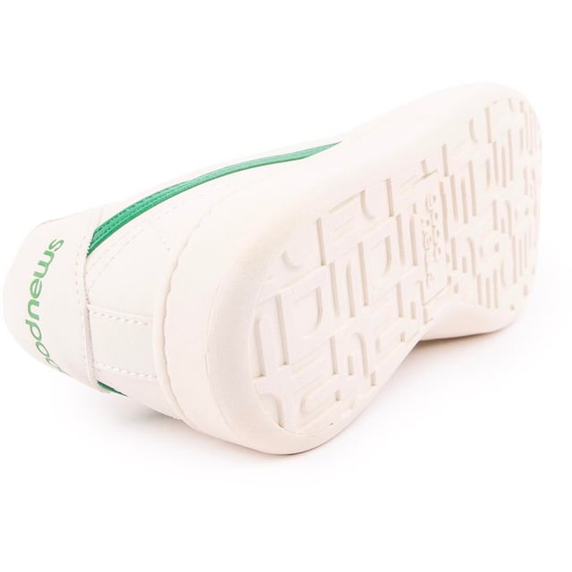 El Mack es un zapato de corte con vibras retro y una sostenibilidad innovadora. La zapatilla está hecha de materiales veganos como BioVeg y botellas de plástico recicladas. Un paso en la dirección correcta, hacia un futuro esperanzador, con este zapato cómodo, elegante y sostenible de Good News.