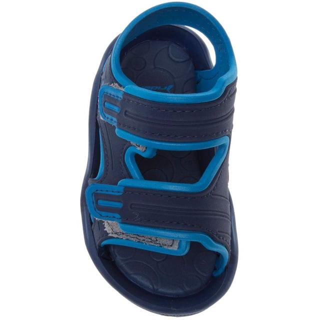 Cuida los dedos de los pies pequeños esta temporada con la sandalia Baby RS2 de Rider. Este zapato de verano azul cuenta con correas de velcro para un ajuste perfecto y una plantilla acolchada para mayor comodidad.