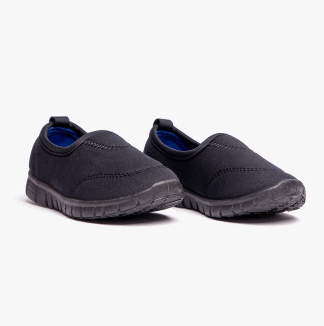Shumo STINGRAY Kids Plimsolls Black

 Upper Material: Synthetic

Lining Material: Synthetic

Sole Material: Rubber

Closure/Fastening: Slip-On

Features: Comfort,Lightweight

Toe Shape: Round

Shoe Width: Regular

Item Weight: 0.3 KG

Heel Height: Flat (Under 2.5cm)

Shoe Shaft Height: Low Top

Shoe Style: Plimsoll

Gift Boxed: No
Product Code: STINGRAY-BLACK