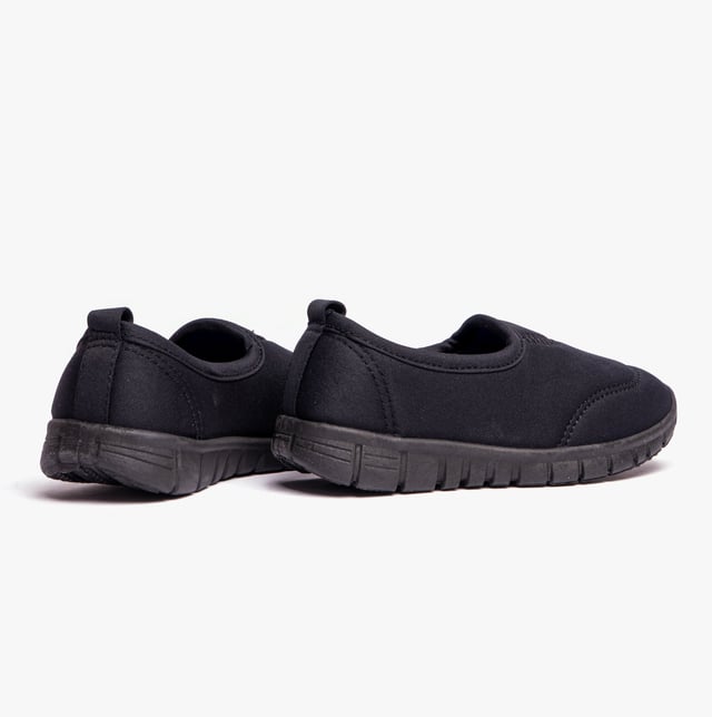 Shumo STINGRAY Kids Plimsolls Black

 Upper Material: Synthetic

Lining Material: Synthetic

Sole Material: Rubber

Closure/Fastening: Slip-On

Features: Comfort,Lightweight

Toe Shape: Round

Shoe Width: Regular

Item Weight: 0.3 KG

Heel Height: Flat (Under 2.5cm)

Shoe Shaft Height: Low Top

Shoe Style: Plimsoll

Gift Boxed: No
Product Code: STINGRAY-BLACK