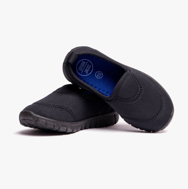 Shumo STINGRAY Kids Plimsolls Black

 Upper Material: Synthetic

Lining Material: Synthetic

Sole Material: Rubber

Closure/Fastening: Slip-On

Features: Comfort,Lightweight

Toe Shape: Round

Shoe Width: Regular

Item Weight: 0.3 KG

Heel Height: Flat (Under 2.5cm)

Shoe Shaft Height: Low Top

Shoe Style: Plimsoll

Gift Boxed: No
Product Code: STINGRAY-BLACK
