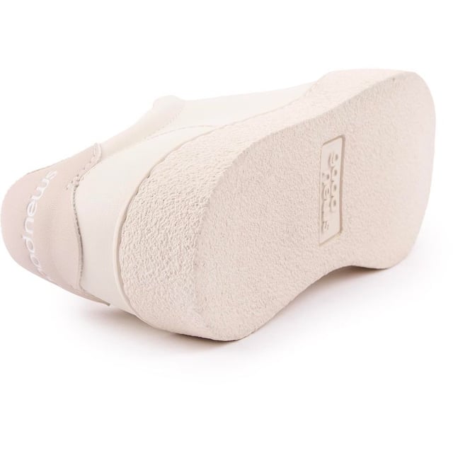 Boasting a simple yet futuristic style on a classic silhouette, the Venus trainer is a vegan sneaker with innovative sustainability. Put your best foot forward with these sporty shoes that feature a recycled rubber outsole and recycled foam padding for supreme comfort. A step in the right direction, towards a hopeful future, with this comfy, stylish and sustainable shoe from Good News.