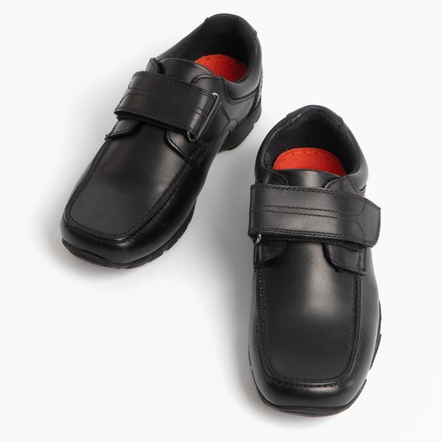 Hush Puppies Freddy 2 Senior Boys Mens The Freddy School Shoe features touch fastening with a treaded sole for enhanced grip
Fit Left Fit Right - Unique fitting system allows for 5 different width fittings for each individual foot. Every pair of shoes comes with 3 pairs of footbeds
- Half sizes included
- Full leather upper
- Approx 2cm Heel Height