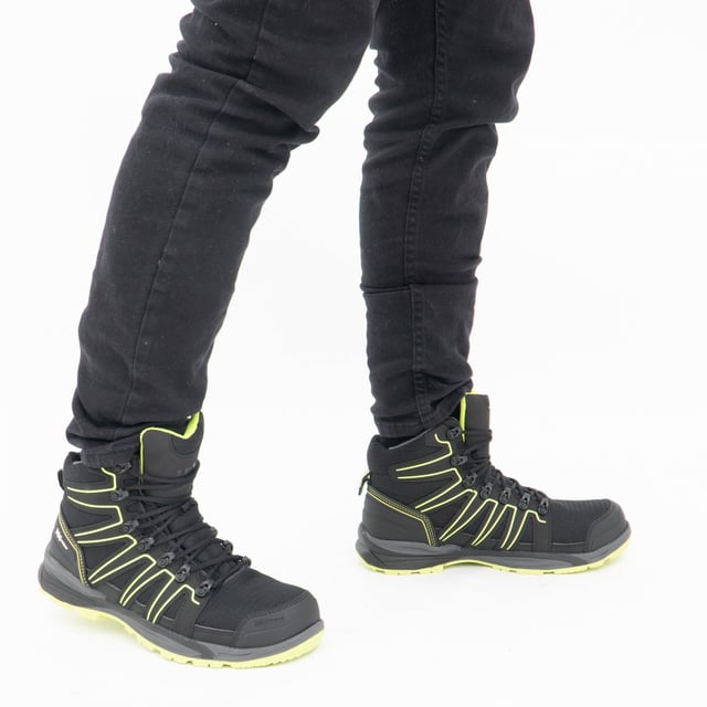 Helly Hansen Helly Hansen ADDVIS MID Mens Safety Boots Black/Yellow

 Upper Material: Leather/Fabric

Lining Material: Textile

Sole Material: Rubber/EVA

Closure/Fastening: Lace-Up

Features: Comfort

Toe Shape: Round

Shoe Width: Regular

Item Weight: 1.558 KG

Heel Height: Flat (Under 2.5cm)

Boot Style: Safety Boots

Safety Features: Composite Toe Cap,Anti-Penetration Mid Sole,Slip Resistant Sole

Safety Standard: EN 20345 S3

Gift Boxed: No

Safety Classification: S3
Product Code: 78267_993