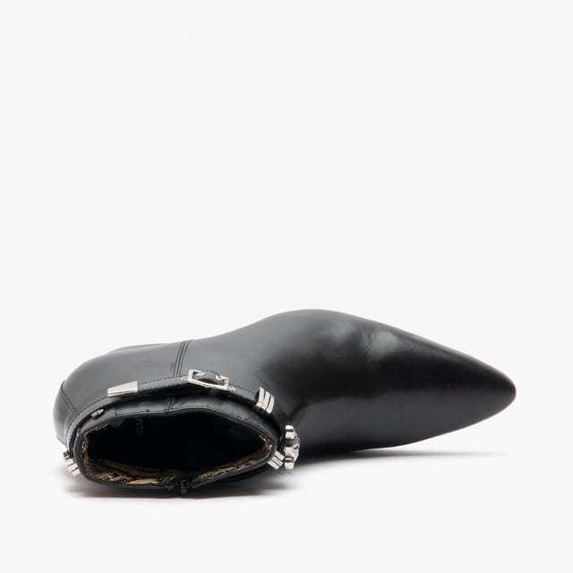 Club Cubano Club Cubano PAVEL Mens Leather Winklepicker Cuban Heel Boots Black

 Upper Material: Leather

Lining Material: Synthetic

Sole Material: Resin

Closure/Fastening: Zip

Features: Comfort,Breathable,Buckle

Heel Type: Cuban

Toe Shape: Point

Shoe Width: Regular

Item Weight: 1.2 KG

Heel Height: Low (2.5-4.9cm)

Shoe Shaft Height: Ankle

Boot Style: Cuban Boots

Gift Boxed: No
Product Code: 19100-AL