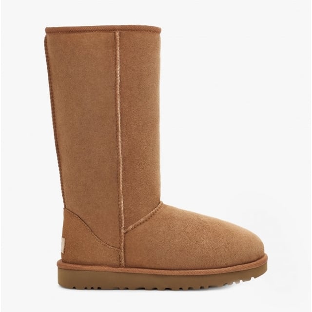 UGG CLASSIC TALL II Womens Sheepskin Boots Chestnut UGG UGG CLASSIC TALL II Womens Sheepskin Boots Chestnut
Upper Material: Sheepskin
Closure/Fastening: Pull-On
Features: Warm Lining
Toe Shape: Round
Shoe Width: Regular
Item Weight: 1 KG
Heel Height: Flat (Under 2.5cm)
Boot Style: Shearling Boots
Gift Boxed: No
Product Code: 1016224-CHE