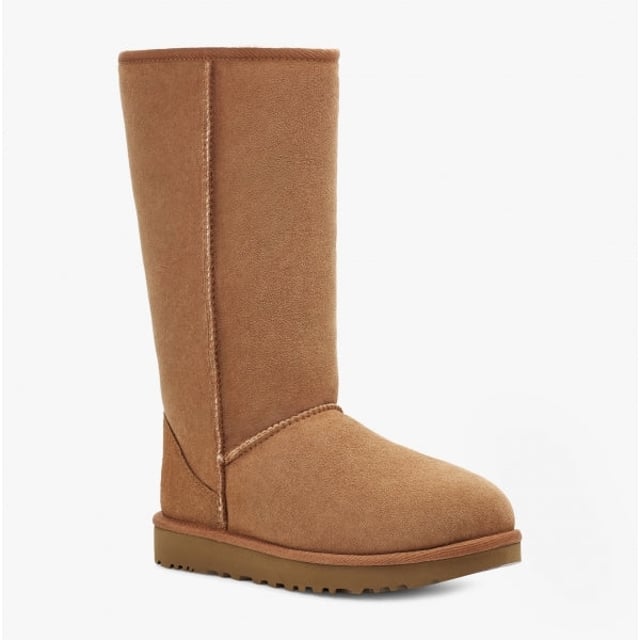 UGG CLASSIC TALL II Womens Sheepskin Boots Chestnut UGG UGG CLASSIC TALL II Womens Sheepskin Boots Chestnut
Upper Material: Sheepskin
Closure/Fastening: Pull-On
Features: Warm Lining
Toe Shape: Round
Shoe Width: Regular
Item Weight: 1 KG
Heel Height: Flat (Under 2.5cm)
Boot Style: Shearling Boots
Gift Boxed: No
Product Code: 1016224-CHE