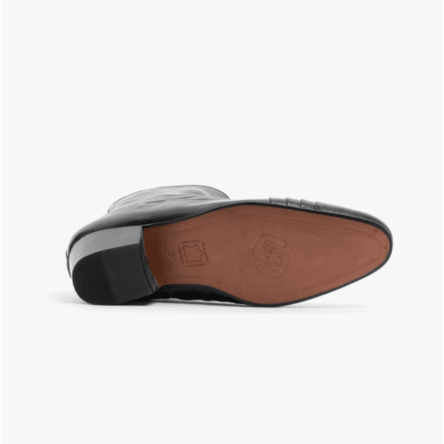 Club Cubano Club Cubano SALVATORE Mens Leather Cuban Heel Boots Black

 Upper Material: Leather

Lining Material: Leather

Sole Material: Leather

Closure/Fastening: Zip

Features: Comfort,Breathable

Heel Type: Cuban

Toe Shape: Chisel/Almond

Shoe Width: Regular

Item Weight: 1.2 KG

Heel Height: Low (2.5-4.9cm)

Shoe Shaft Height: Ankle

Boot Style: Cuban Boots

Gift Boxed: No
Product Code: 35197/19074-AL