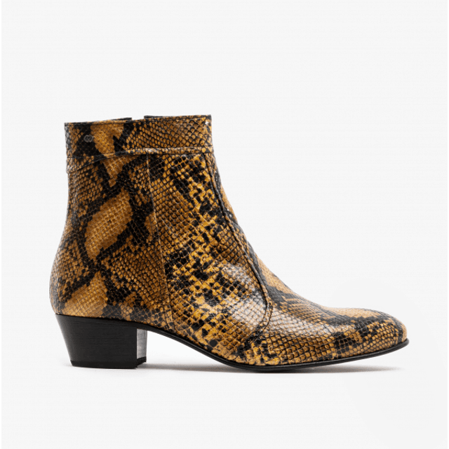 Club Cubano Club Cubano EMMANUEL Mens Snakeprint Leather Cuban Heel Boots Amarillo

 Upper Material: Leather

Lining Material: Leather

Sole Material: Leather

Closure/Fastening: Zip

Features: Comfort,Breathable

Heel Type: Cuban

Toe Shape: Chisel/Almond

Shoe Width: Regular

Item Weight: 1.2 KG

Heel Height: Low (2.5-4.9cm)

Shoe Shaft Height: Ankle

Boot Style: Cuban Boots

Gift Boxed: No
Product Code: EMMANUEL-AMARILLO
