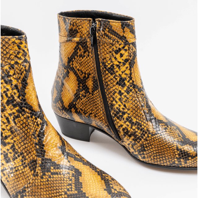 Club Cubano Club Cubano EMMANUEL Mens Snakeprint Leather Cuban Heel Boots Amarillo

 Upper Material: Leather

Lining Material: Leather

Sole Material: Leather

Closure/Fastening: Zip

Features: Comfort,Breathable

Heel Type: Cuban

Toe Shape: Chisel/Almond

Shoe Width: Regular

Item Weight: 1.2 KG

Heel Height: Low (2.5-4.9cm)

Shoe Shaft Height: Ankle

Boot Style: Cuban Boots

Gift Boxed: No
Product Code: EMMANUEL-AMARILLO