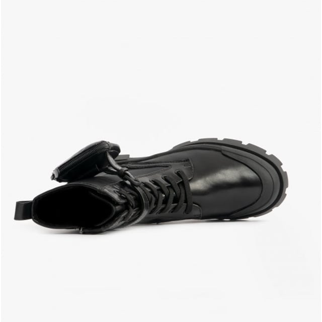 Marco Tozzi Marco Tozzi 25220-29-012 Womens Boots Black Brush

 Upper Material: Synthetic

Lining Material: Textile

Sole Material: Rubber

Closure/Fastening: Lace-Up

Features: Comfort

Toe Shape: Round

Shoe Width: Regular

Item Weight: 1 KG

Heel Height: Flat (Under 2.5cm)

Boot Style: Combat

Gift Boxed: No
Product Code: 25220-29-012