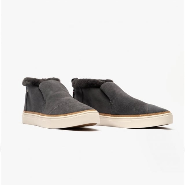 TOMS PAXTON Ladies Suede Slip On Dark Grey

 Upper Material: Suede

Sole Material: Synthetic

Closure/Fastening: Pull-On

Features: Comfort

Toe Shape: Round

Shoe Width: Regular

Item Weight: 0.999 KG

Heel Height: Flat (Under 2.5cm)

Boot Style: Ankle

Gift Boxed: No
Product Code: 10012386