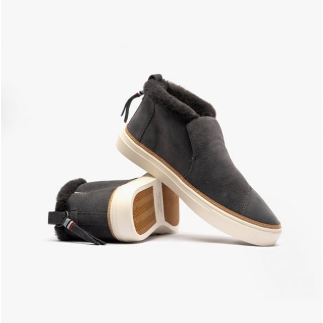 TOMS PAXTON Ladies Suede Slip On Dark Grey

 Upper Material: Suede

Sole Material: Synthetic

Closure/Fastening: Pull-On

Features: Comfort

Toe Shape: Round

Shoe Width: Regular

Item Weight: 0.999 KG

Heel Height: Flat (Under 2.5cm)

Boot Style: Ankle

Gift Boxed: No
Product Code: 10012386