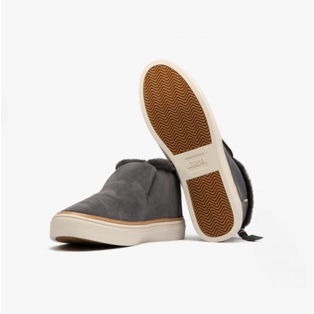 TOMS PAXTON Ladies Suede Slip On Dark Grey

 Upper Material: Suede

Sole Material: Synthetic

Closure/Fastening: Pull-On

Features: Comfort

Toe Shape: Round

Shoe Width: Regular

Item Weight: 0.999 KG

Heel Height: Flat (Under 2.5cm)

Boot Style: Ankle

Gift Boxed: No
Product Code: 10012386