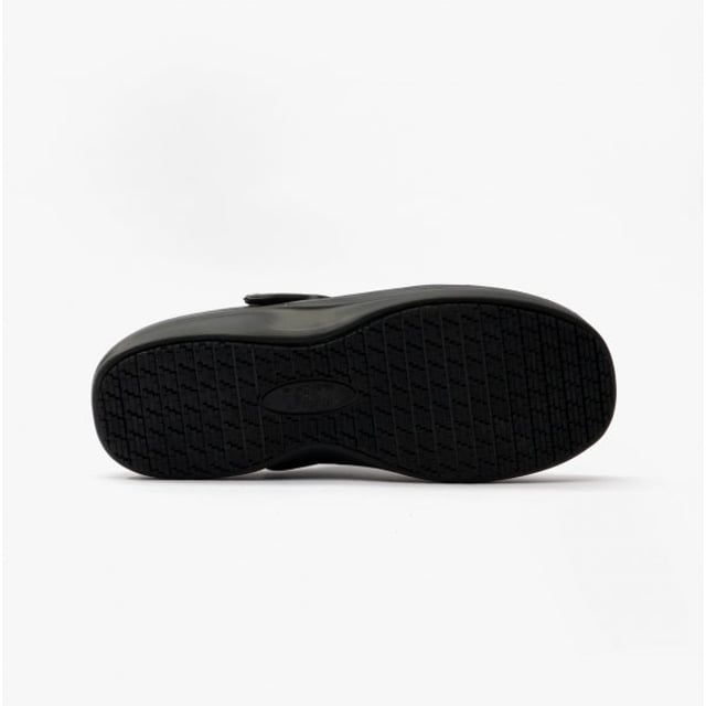 Slip on supportive comfort before starting on your prep work with the Skechers Work Arch Fit: Riverbound - Pasay SR clog. This slip-resistant clog features a sculpted flexible EVA upper with an Arch Fit footbed and a convertible heel sling strap.