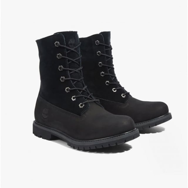 Timberland Timberland AUTHENTIC FOLD DOWN Womens Boots Black Nubuck

 Upper Material: Nubuck

Lining Material: Textile

Sole Material: Rubber

Closure/Fastening: Lace-Up

Features: Comfort,Adjustable

Toe Shape: Round

Shoe Width: Regular

Item Weight: 1.58 KG

Heel Height: Flat (Under 2.5cm)

Shoe Shaft Height: Ankle

Boot Style: Chukka

Gift Boxed: No
Product Code: TB08149A001