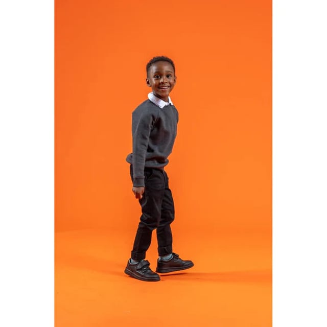 Hush Puppies ROWAN Jungen Leder-Schulschuhe Schwarz

Obermaterial: Leder

Futtermaterial: Textil

Sohl material: TPR

Verschluss/Schluss: Schnürung, Klettverschluss

Eigenschaften: Komfort, Memory Foam, Atmungsaktiv

Zehenform: Rund

Schuhweite: Normal

Artikelgewicht: 1,057 KG

Absatzhöhe: Flach (unter 2,5 cm)

Schuhschafthöhe: Niedrig

Schuhstil: Schule

Geschenkverpackung: Nein  
Produktcode: HP_ROWAN_BLK