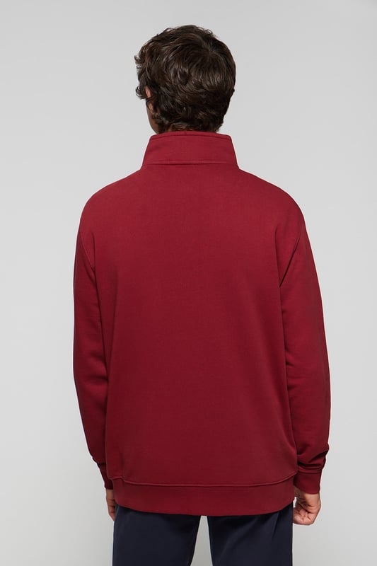 Polo Club setzt weiterhin auf Kleidungsstücke, wie das Sweatshirt mit Reißverschluss im sportlichen Stil. Dieses Sweatshirt ist aus Baumwolle hergestellt, die Innenseite ist nicht aufgeraut. Ideal in Kombination mit einer Jogginghose, Jeanshose oder Chinohose. Hoher Kragen. Reißverschluss an der Vorderseite. Zwei Vordertaschen. Bund und Manschetten gerippt. Rigby Go-Stickerei auf der linken Brustseite.
