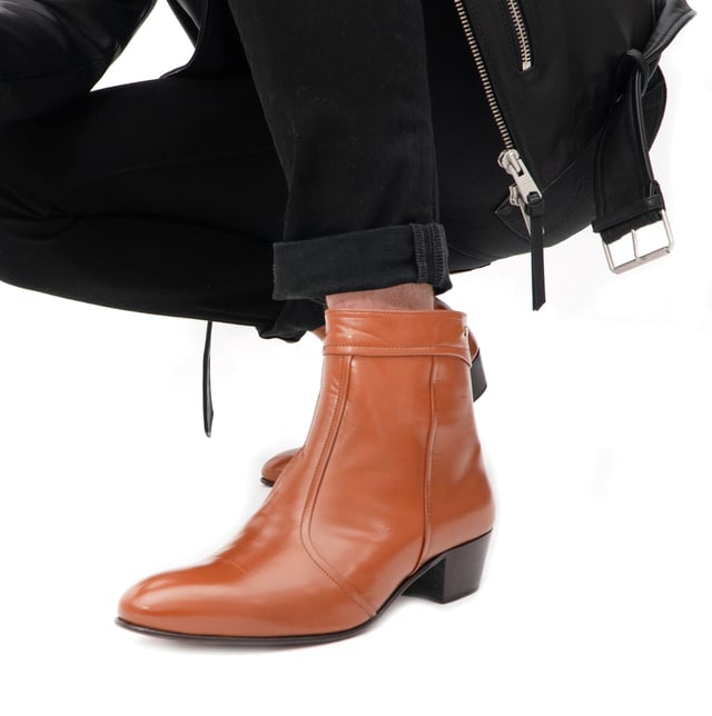 Club Cubano EMMANUEL Mens Smooth Leather Cuban Heel Boots Cognac


 Upper Material: Leather

Lining Material: Leather

Sole Material: Leather

Closure/Fastening: Zip

Features: Comfort,Breathable

Heel Type: Cuban

Toe Shape: cChisel/Almond

Shoe Width: Regular

Item Weight: 1.2 KG

Heel Height: Low (2.5-4.9cm)

Shoe Shaft Height: Ankle

Boot Style: Cuban Boots

Gift Boxed: No

Product Code: EMMANUEL-COGNAC