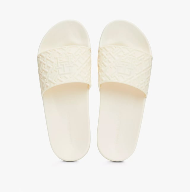 Tommy Hilfiger MONOGRAM POOL Womens Slides Calico

 Upper Material: Synthetic

Lining Material: Synthetic

Sole Material: Rubber

Closure/Fastening: Slip-On

Features: Comfort,Breathable

Shoe Width: Regular

Item Weight: 1 KG

Heel Height: Flat (Under 2.5cm)

Sandal Style: Sandals

Gift Boxed: No
Product Code: FW0FW06987AEF