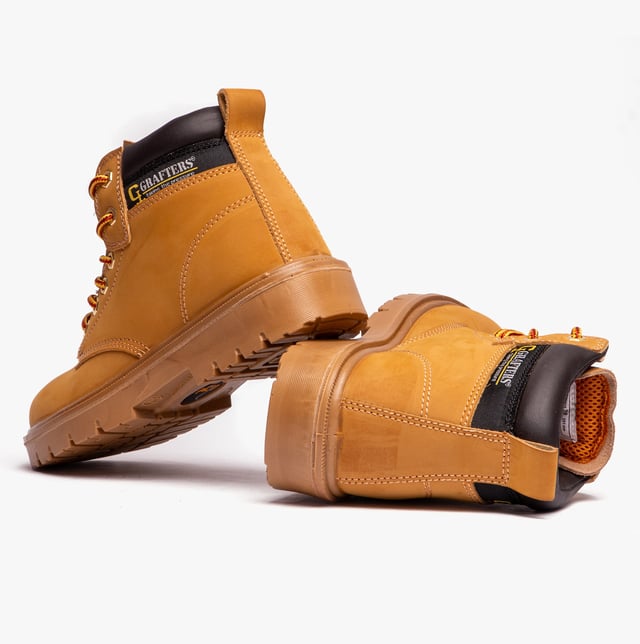 Made for the everyday worker, these Grafters Stockton boots boast a premium leather upper, full lace closure, durable rubber outsole and a steel toe cap to ensure your feet stay comfortable and safe all day rounf.
- Premium leather upper
- Full lace closure
- Padded heel and ankle collar
- Heel pull loop for an easy on / off wear
- Steel toe cap
- Durable rubber outsole
- Cushioned footbed