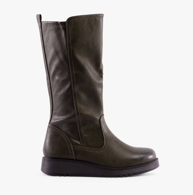 Heavenly Feet Heavenly Feet LUNA Womens Tall Boots Khaki

 Upper Material: Faux Leather

Lining Material: Textile

Sole Material: Rubber

Closure/Fastening: Zip

Features: Comfort,Vegan

Heel Type: Wedge

Toe Shape: Round

Shoe Width: Regular

Item Weight: 1 KG

Heel Height: Low (2.5-4.9cm)

Shoe Shaft Height: Mid-Calf

Boot Style: Tall Boots

Gift Boxed: No
Product Code: TB0004433-KHKI