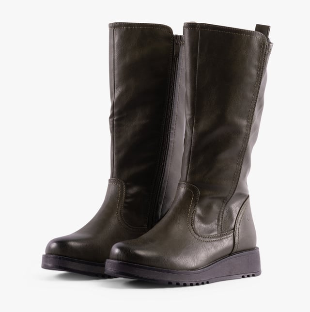 Heavenly Feet Heavenly Feet LUNA Womens Tall Boots Khaki

 Upper Material: Faux Leather

Lining Material: Textile

Sole Material: Rubber

Closure/Fastening: Zip

Features: Comfort,Vegan

Heel Type: Wedge

Toe Shape: Round

Shoe Width: Regular

Item Weight: 1 KG

Heel Height: Low (2.5-4.9cm)

Shoe Shaft Height: Mid-Calf

Boot Style: Tall Boots

Gift Boxed: No
Product Code: TB0004433-KHKI